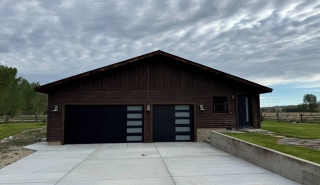Big Hole River Bungalow - Suite 2 - Divide MT