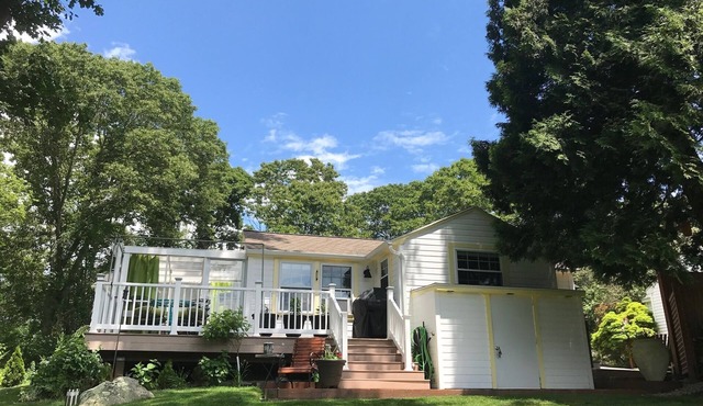 Big Style in tiny house - 2 miles to the Beach