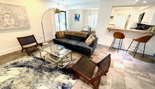 Biltmore Bella-A Stunning Modern 2-Bed Condo