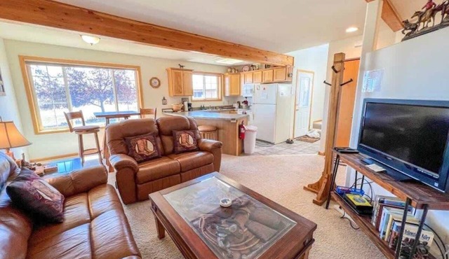 Black Bear Den- Mountain Views - Close to Downtown