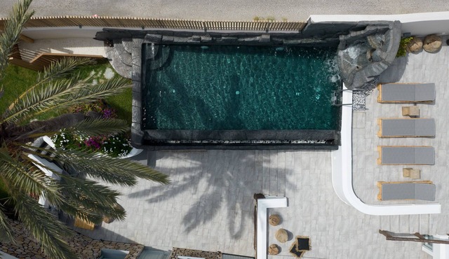 Black Occhio Villa Santorini