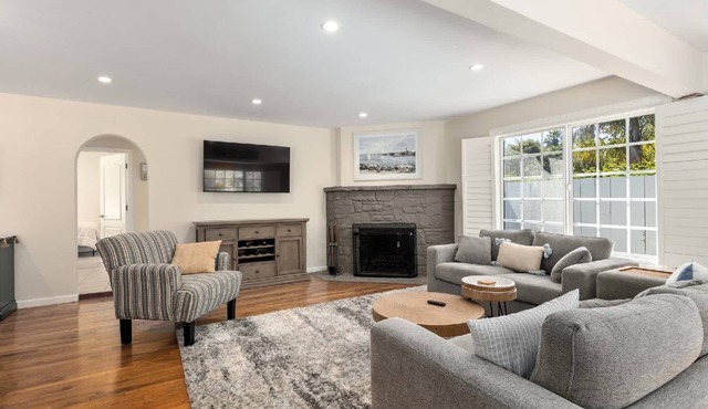 Black's Beach Bungalow