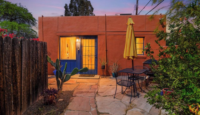 Blenman Elm Casita – Private Yard, Patios + Parking
