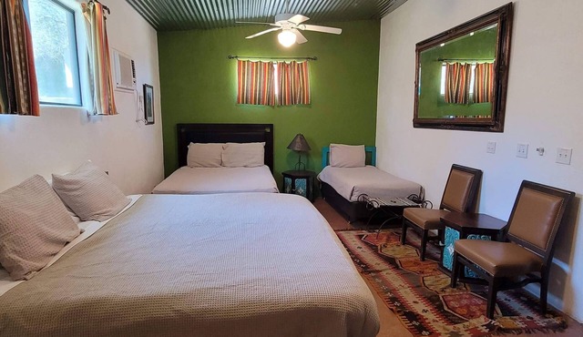 Boutique Hillside Hotel with Breathtaking Vistas. BBQ, Hiking Trail & Dark Skies