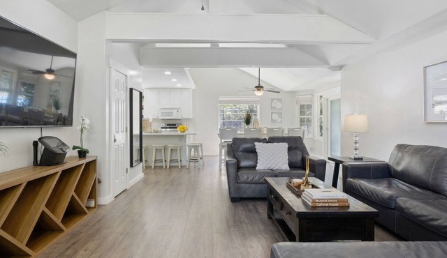 Boutique Luxury Wing of 10k sf Estate-Sleeps 10