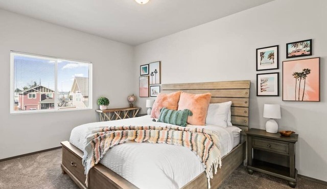 Brand New 2 Bed 2 Bath Near Perry District and DT!