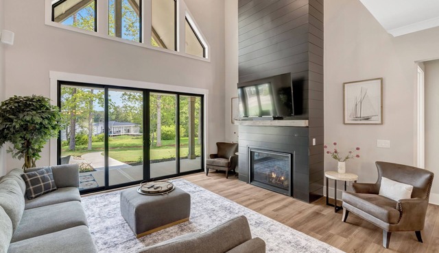 Brand New 6-bedroom Lakefront House with Boathouse on over 2 Acres!