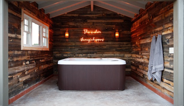 BRAND NEW Luxury Home (2bd/2.5ba) - Private Hottub