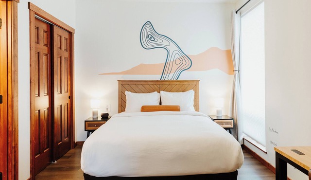 Brand New Queen Studio Suite with Full Kitchen and Washer/Dryer in the Heart of Kalispell, MT