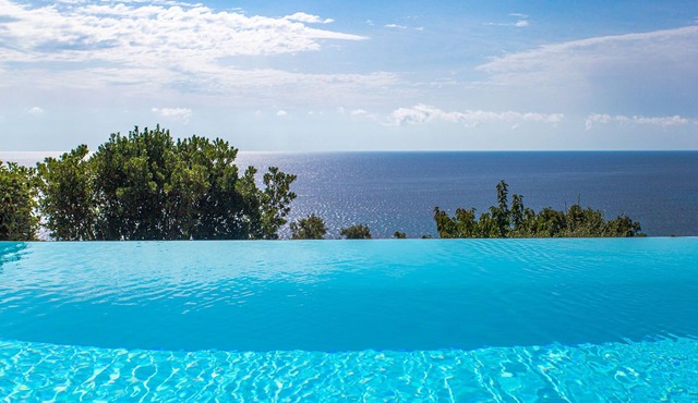 Brand new Villa in front of the sea, swimmingpool
