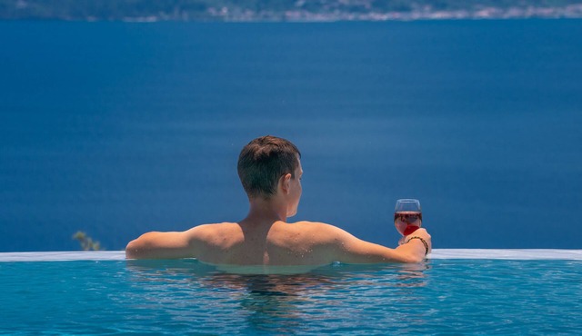 Brand new villa infinity pool and sea view