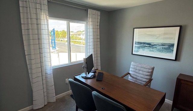 Bright 4-bedroom house with AC in Lathrop