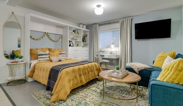 Bright & Cozy Modern Studio, Fast WiFi, Quiet, Walkable to University of Portland
