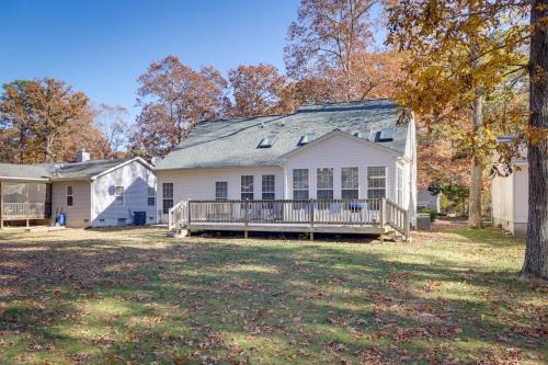 Bright Greenbackville Vacation Home w/Game Room