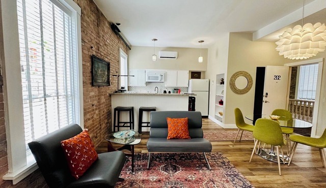 Brownstone Loft Suite-Historic Building in the Heart of Historic Downtown Bisbee