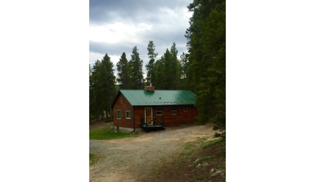 Bryant's Hideaway Cabin- Romantic Retreat w/ Hot Tub