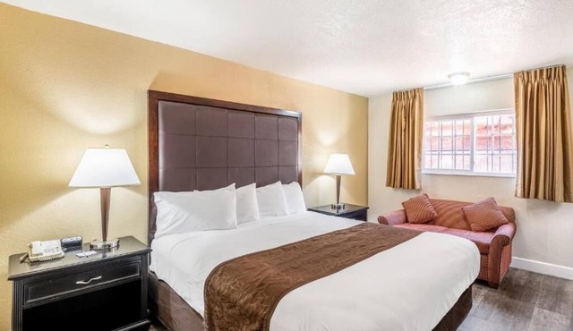 Budget-Friendly Room Next to Historic Downtown Flagstaff | Free Parking