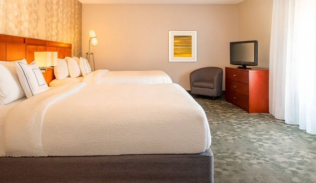 Budget-Friendly Stay Near Easton's Beach, Pets Are Welcome & Free Parking!