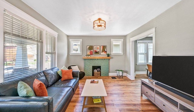 Bungalow style house, 10 min to downtown Cincy and 5 min to hiking trails!