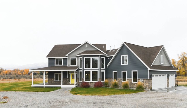 Cabin getaway on 10 acres w/wifi and fishing pond in Swan Valley