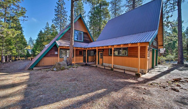 Cabin Hideaway < 1 Mi to Trinity Lake: Hike & Fish