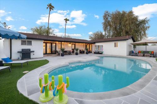 Cactus Bloom Villa - Spacious 5BR near Old Town Scottsdale with Private Pool