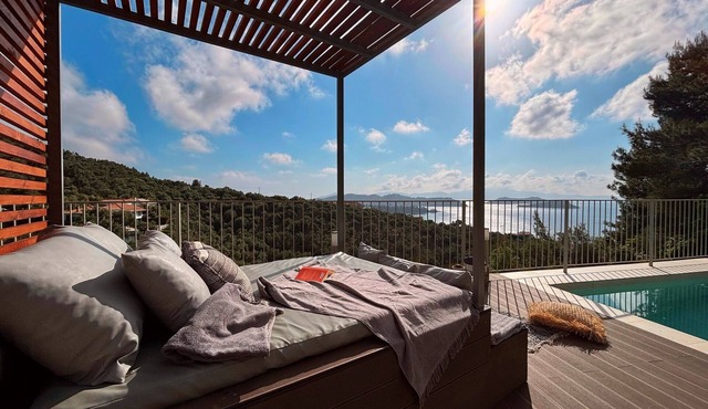 CACTUS SUPERB SUITE WITH PRIVATE POOL AND STUNNING SEA VIEWS