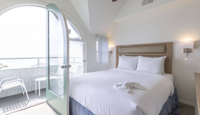 California Coastal Charm in Del Mar! Outdoor Pool, Free Parking, Kitchenette!