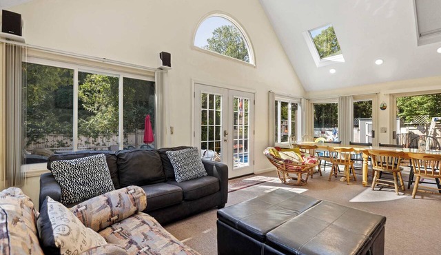 Cape Cod Escape w/Heated Pool & Firepit