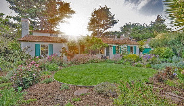 Carmel Point Charmer. Near the Beach!