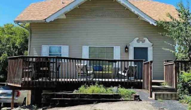 Carriage House on New London