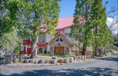 Carriage House Villa Serene 4BR Mountain Escape