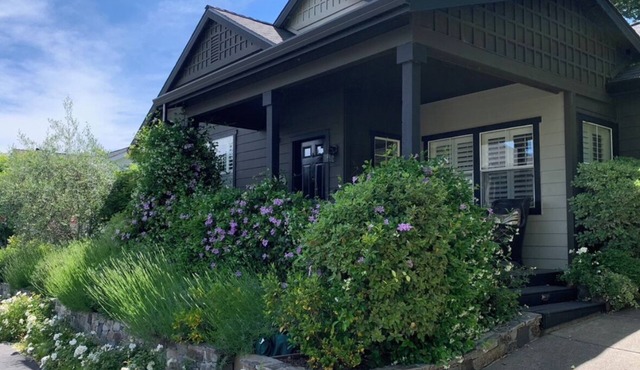 Casa Barbera in North Yountville. Newly remodeled kitchen, pool, jacuzzi, steam