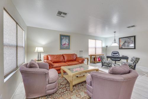 Casa Grande Home Near Golf, Dining & Shops!