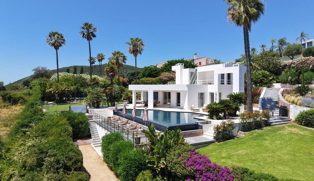 Casa Oliviera - Exceptional Villa with Ocean View, Pool, and Jacuzzi