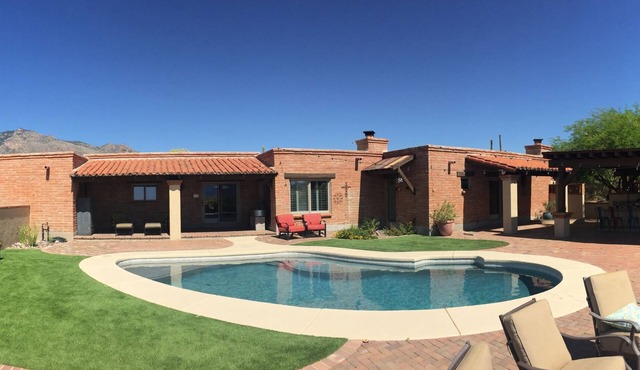 Catalina Foothills Home with Spectacular Views!