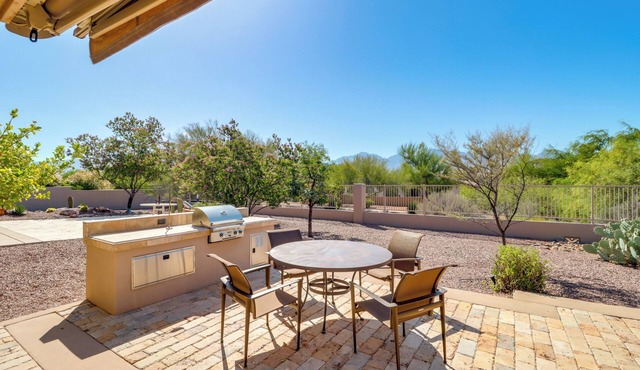 Catalina Mtn Views! Tucson Townhome w/Large Patio