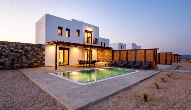 Cato Agro 5, Seafront Villa with Private Pool