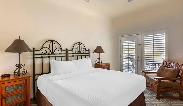 Cave Creek Nature Stay! Swimming Pool, Free Parking, Full Kitchen!