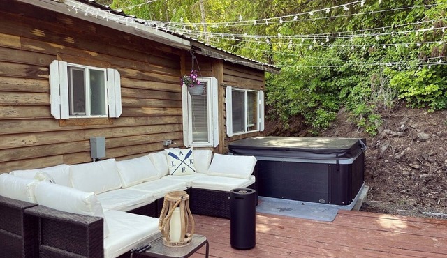 CDALake-Kayaks-Hottub-BoatSlip-PoolTable