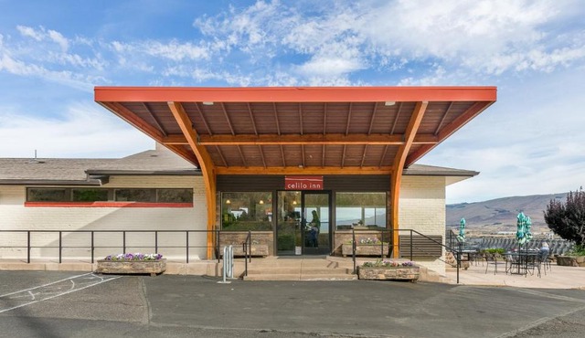 Celilo Inn