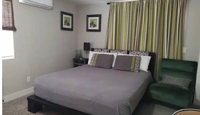 Central 1 Bedroom Guesthouse w/Private Bath Ideal for Extended Stays