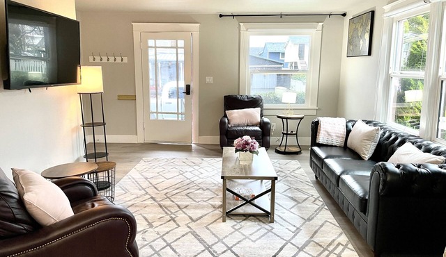 Central duplex with 3 bed/2bth near Hough Park