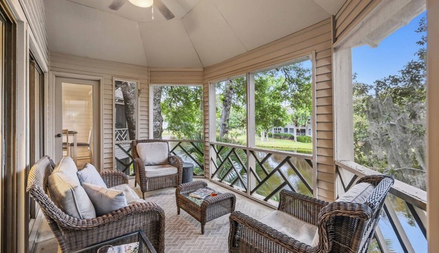 Central Kiawah Location! 2BR Villa, Close to Beach and Tennis!