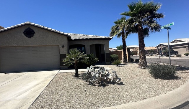 Charming 1440 Sq/ft 3 bedroom/2 bathroom @ Johnson Ranch Golf Course Community