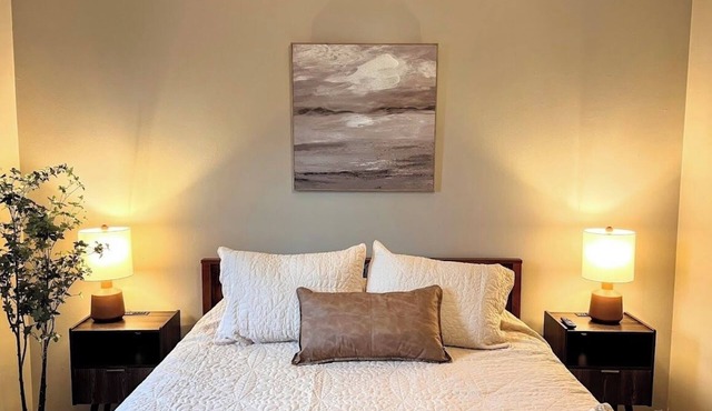 Charming 2 bed 1 bath Remodeled Suite