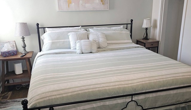Charming 2-bedroom apartment with AC, WIFI, Security Cameras at entrances.