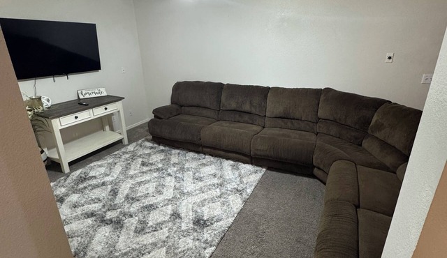 Charming 2-bedroom apartment in lovely downtown Beaver with WiFi