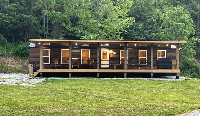 Charming 2 Bedroom Cabin in Vanceburg + RV Hookup Available