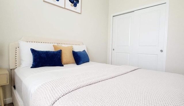 Charming 2-bedroom house with WiFi, AC in welcoming St. Cloud